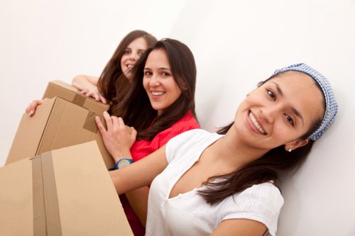 Fitzrovia moving truck service for homes and businesses
